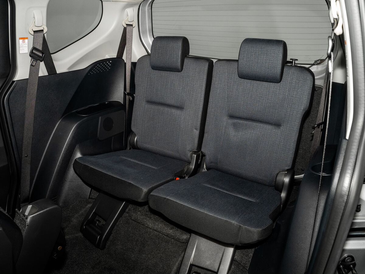 Toyota Sienta 2015 - фото автомобиля