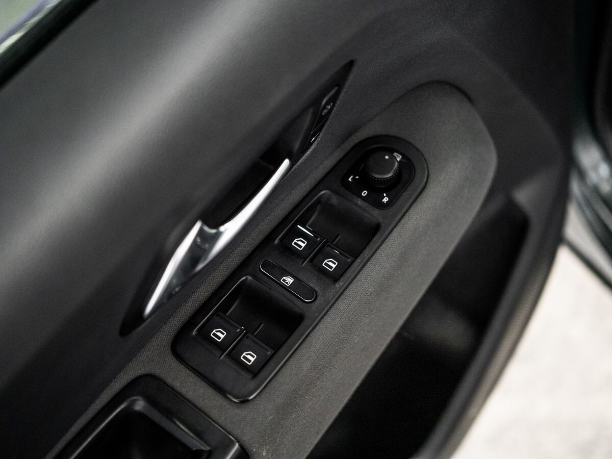 Volkswagen Amarok 2011 - фото автомобиля