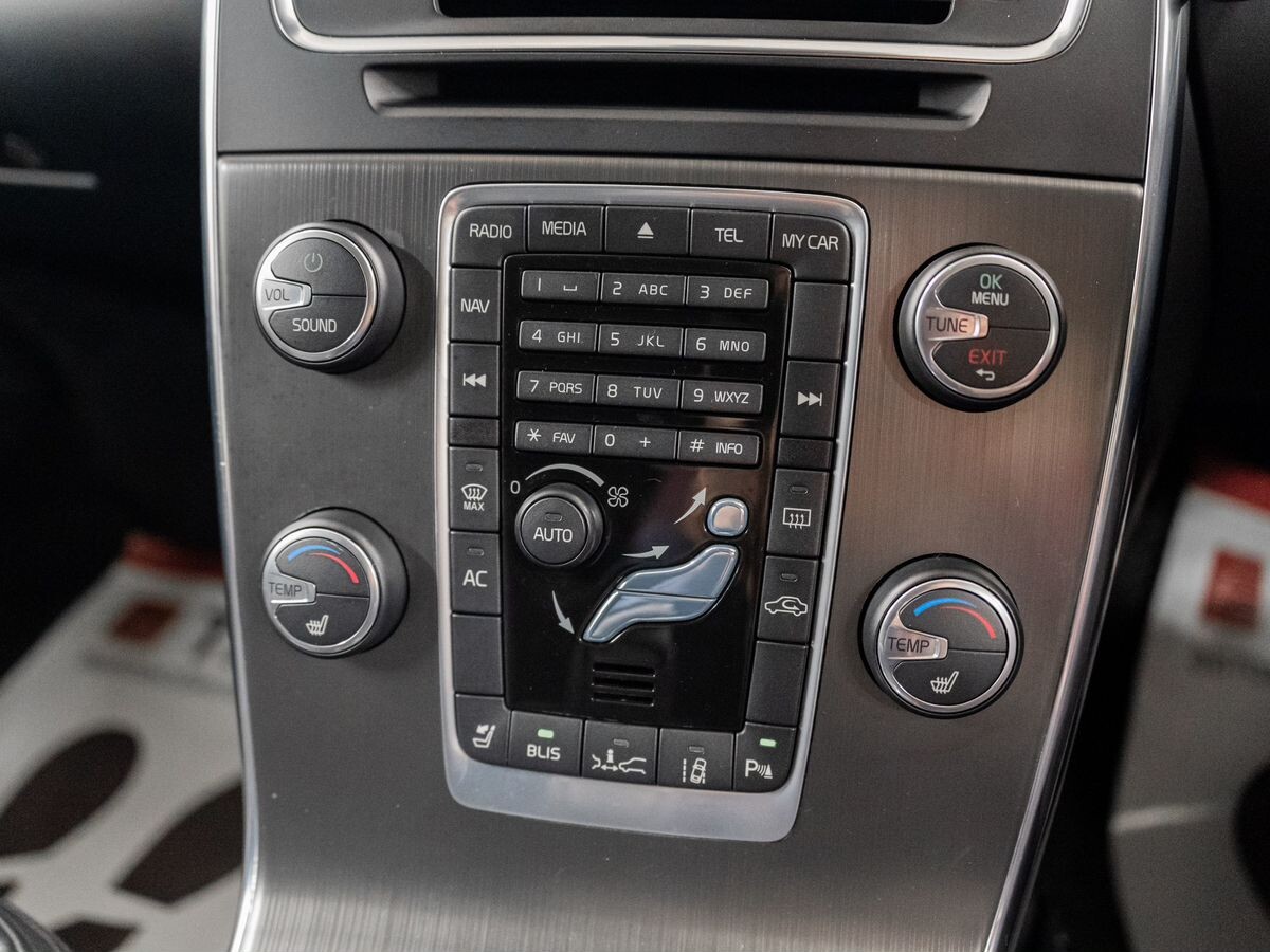 Volvo V60 2011 - фото автомобиля