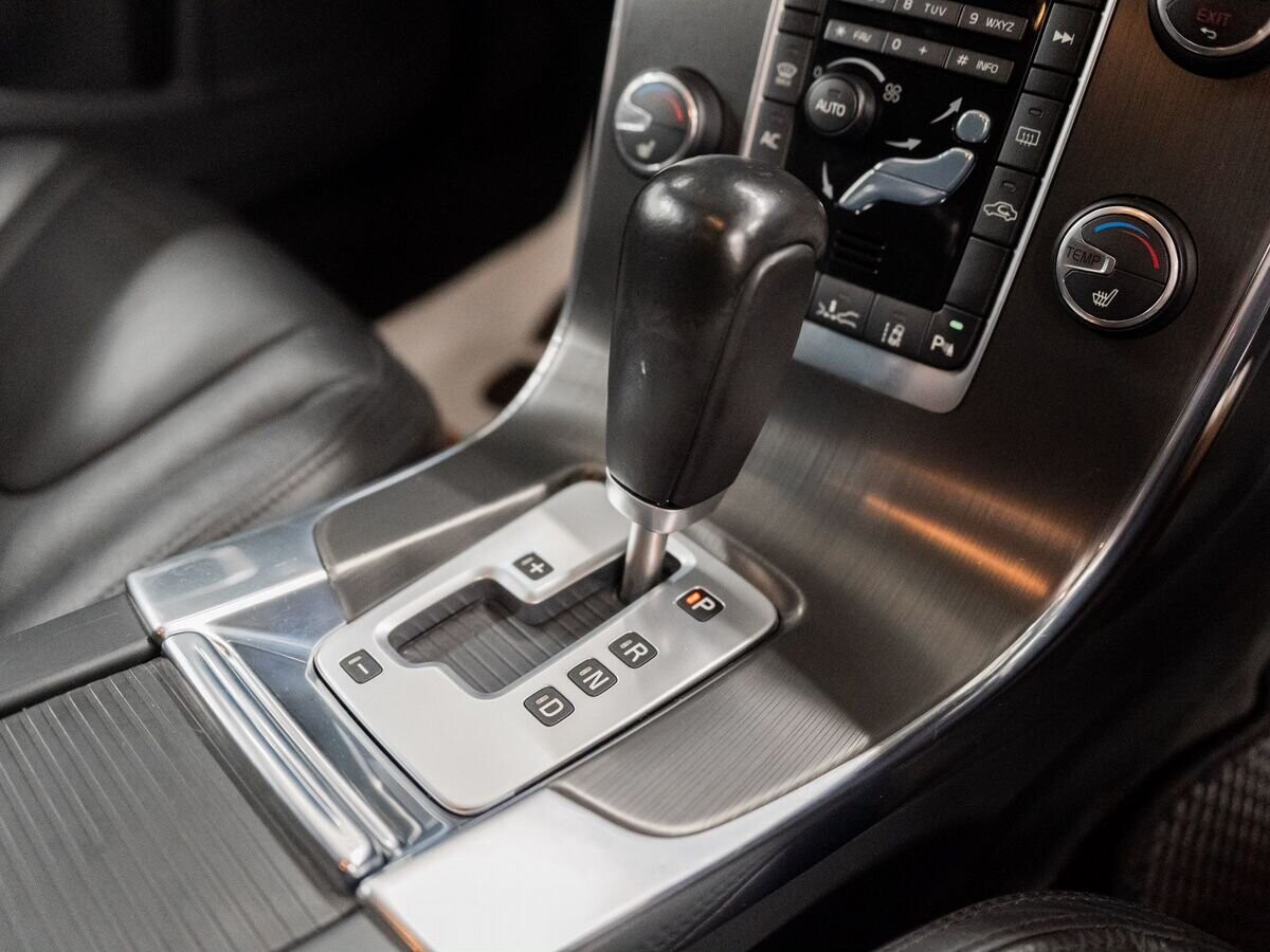 Volvo V60 2011 - фото автомобиля