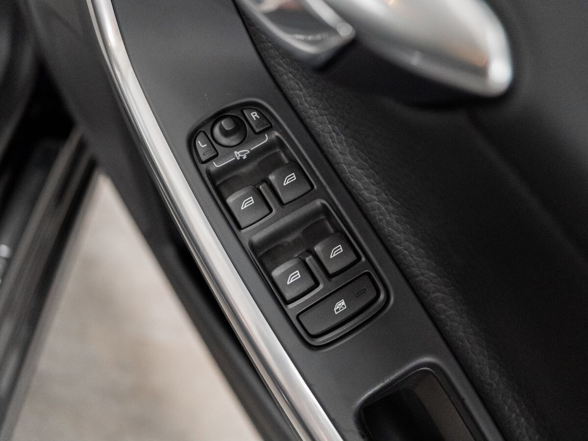 Volvo V60 2011 - фото автомобиля