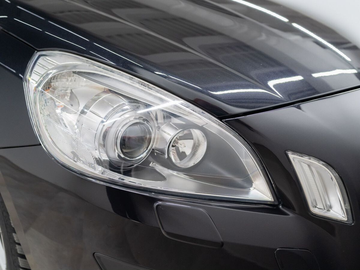 Volvo V60 2011 - фото автомобиля