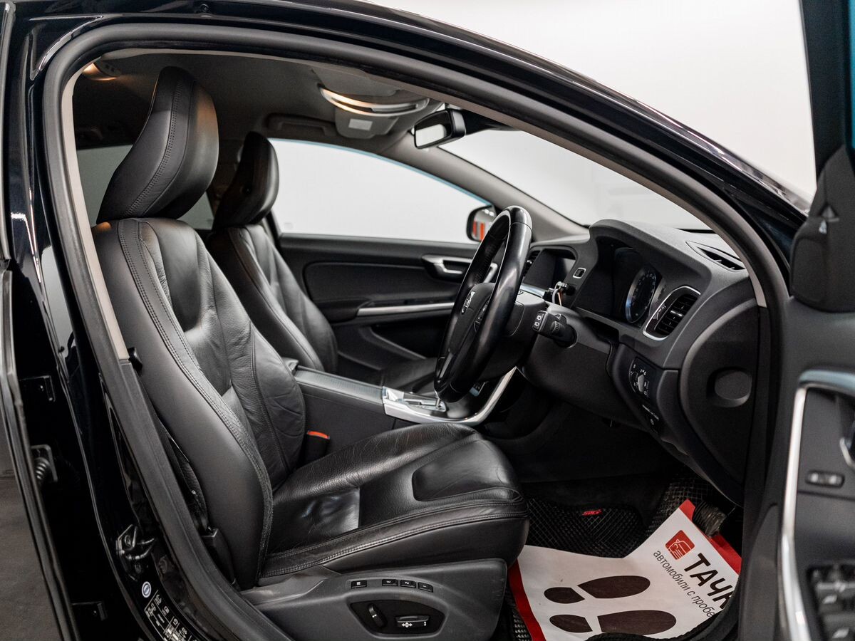 Volvo V60 2011 - фото автомобиля