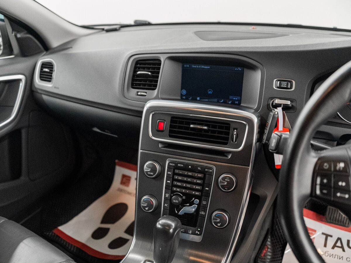 Volvo V60 2011 - фото автомобиля