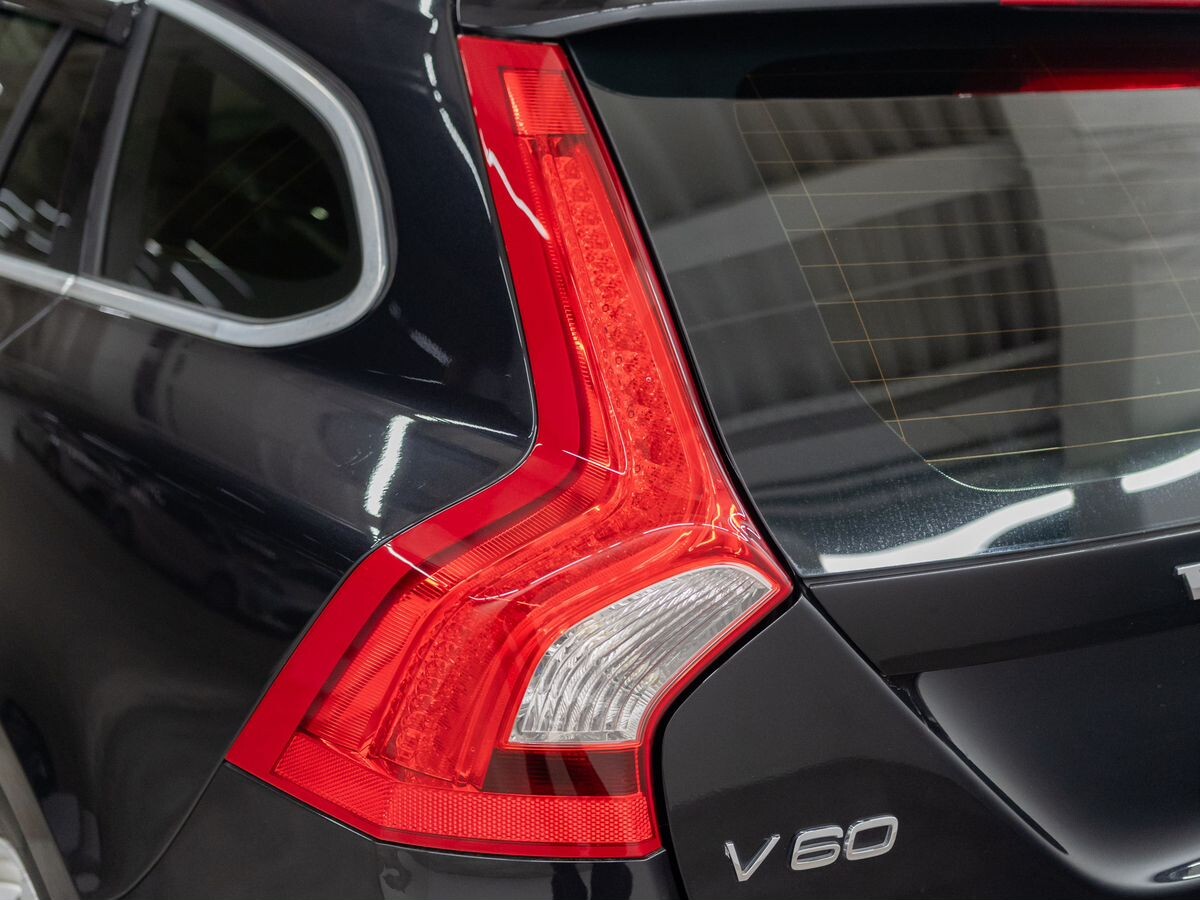 Volvo V60 2011 - фото автомобиля