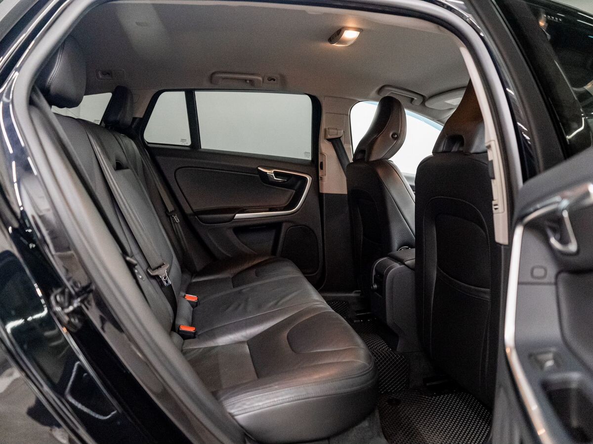 Volvo V60 2011 - фото автомобиля