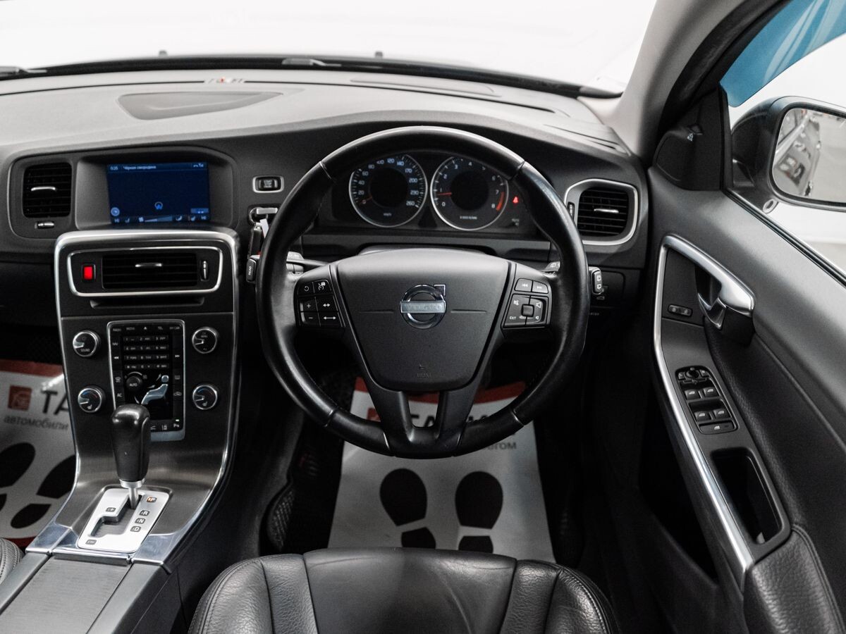 Volvo V60 2011 - фото автомобиля