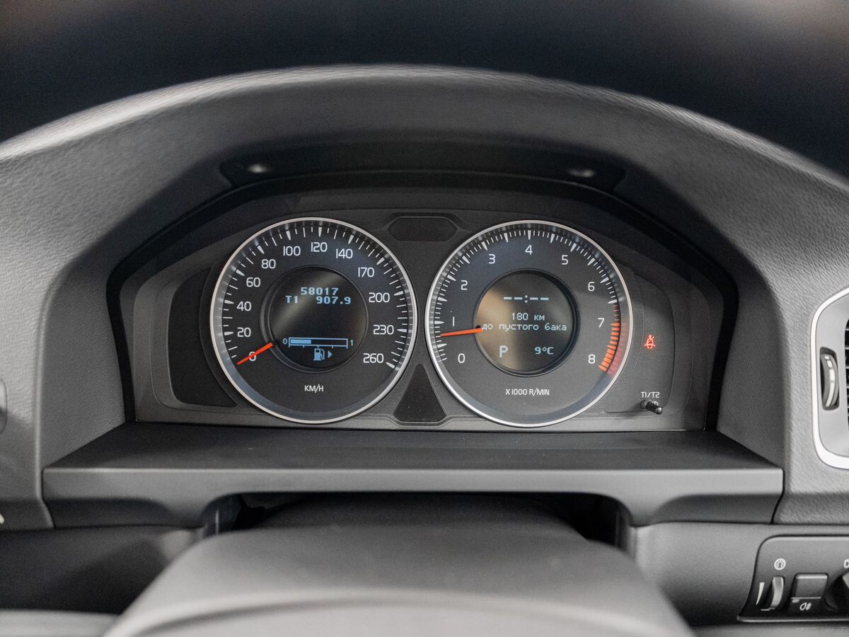 Volvo V60 2011 - фото автомобиля