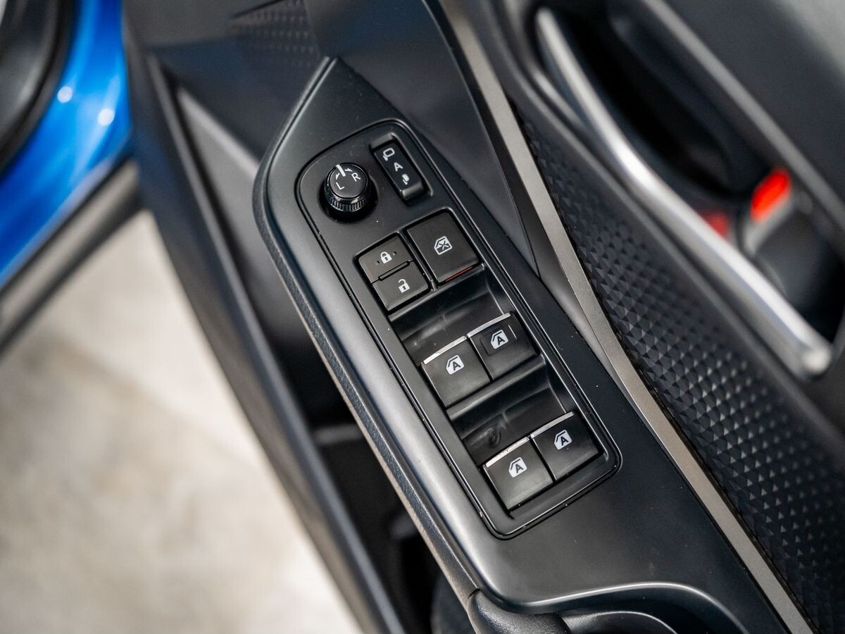 Toyota C-HR 2016 - фото автомобиля