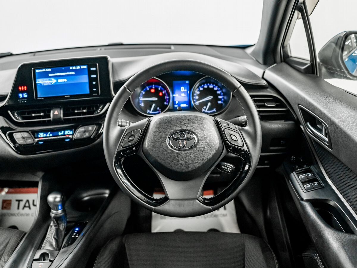 Toyota C-HR 2016 - фото автомобиля