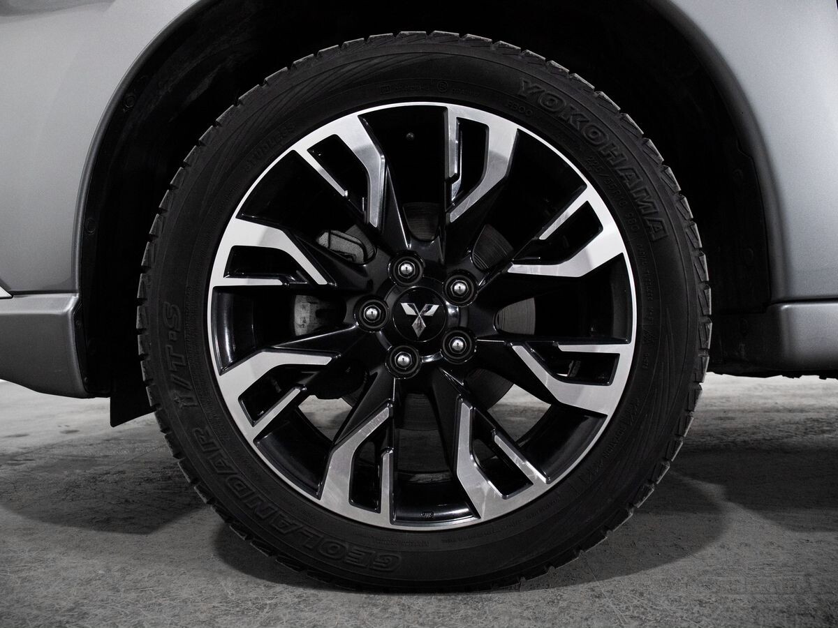 Mitsubishi Outlander 2017 - фото автомобиля