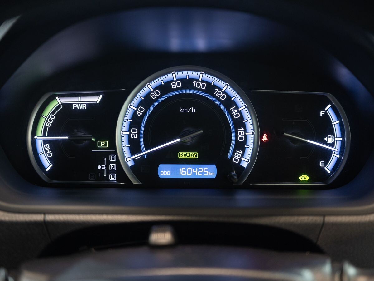 Toyota Noah 2016 - фото автомобиля