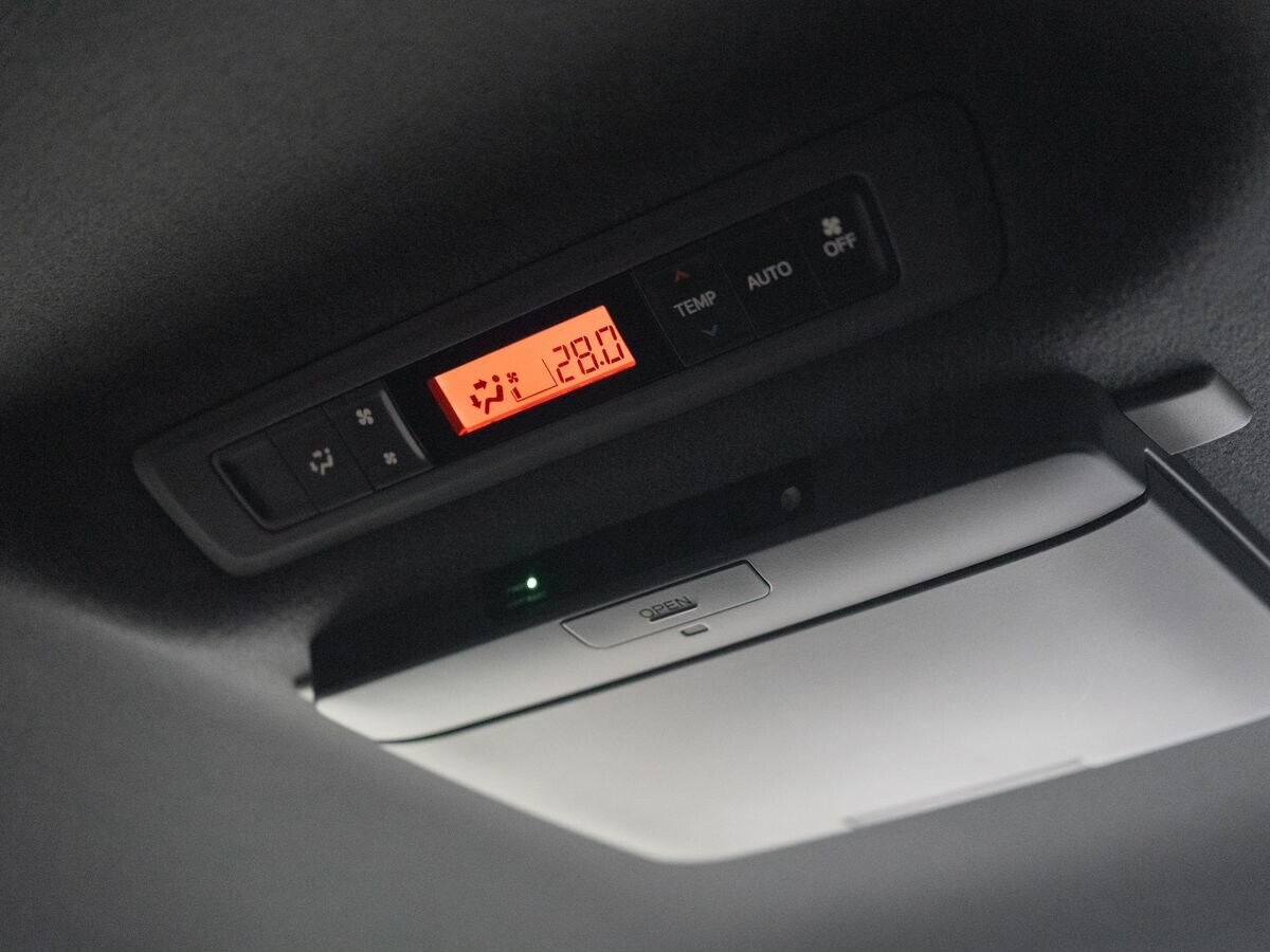 Toyota Noah 2016 - фото автомобиля