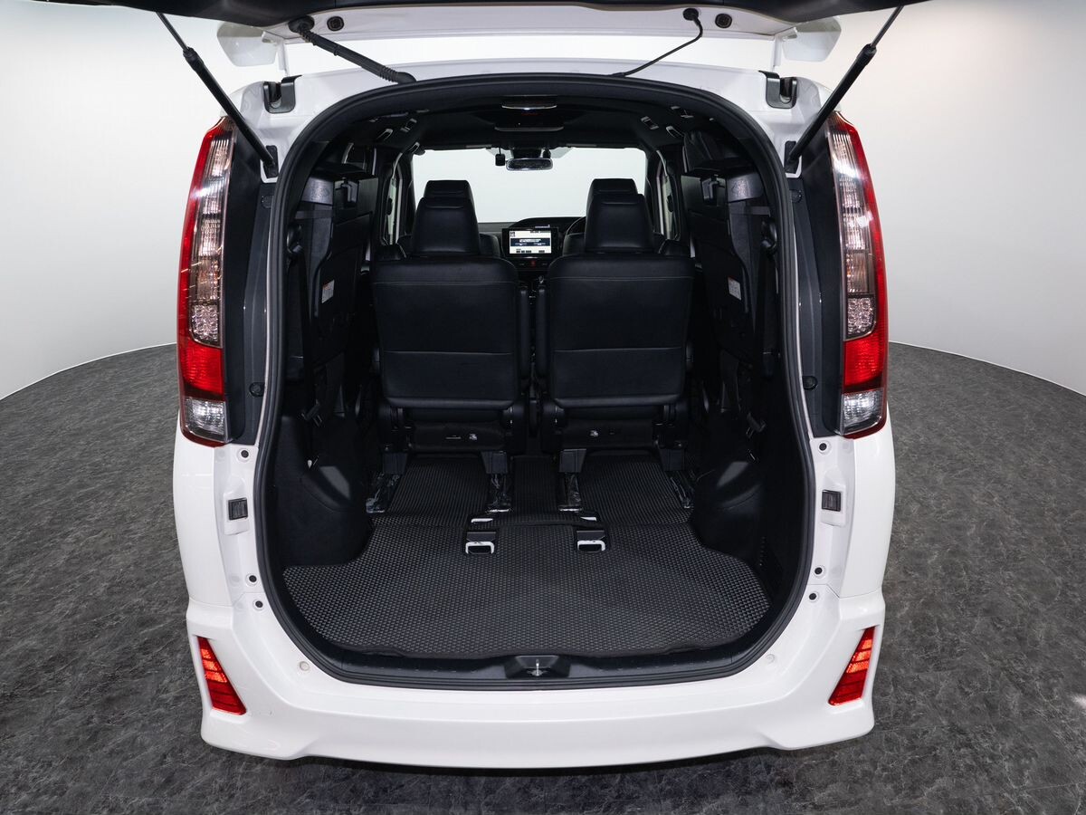 Toyota Noah 2016 - фото автомобиля