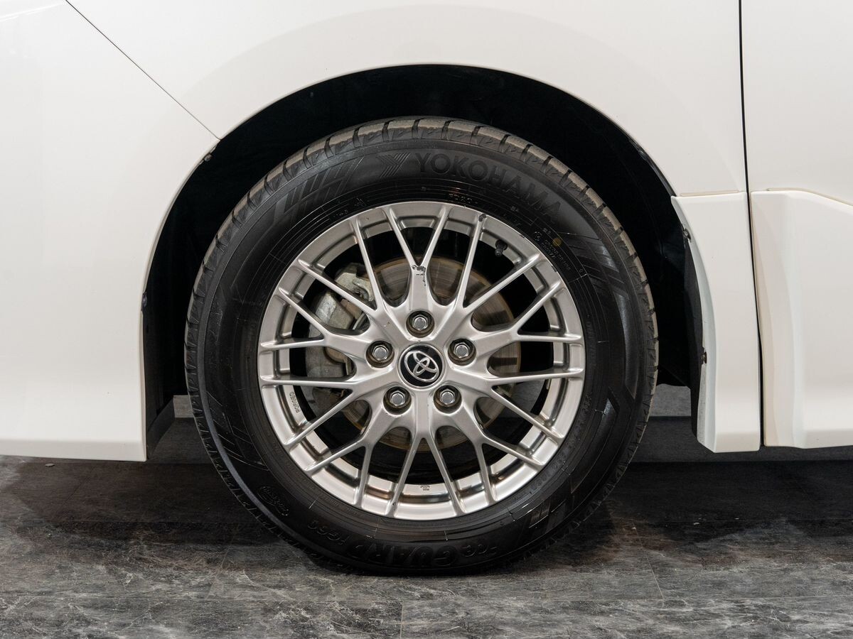 Toyota Noah 2016 - фото автомобиля