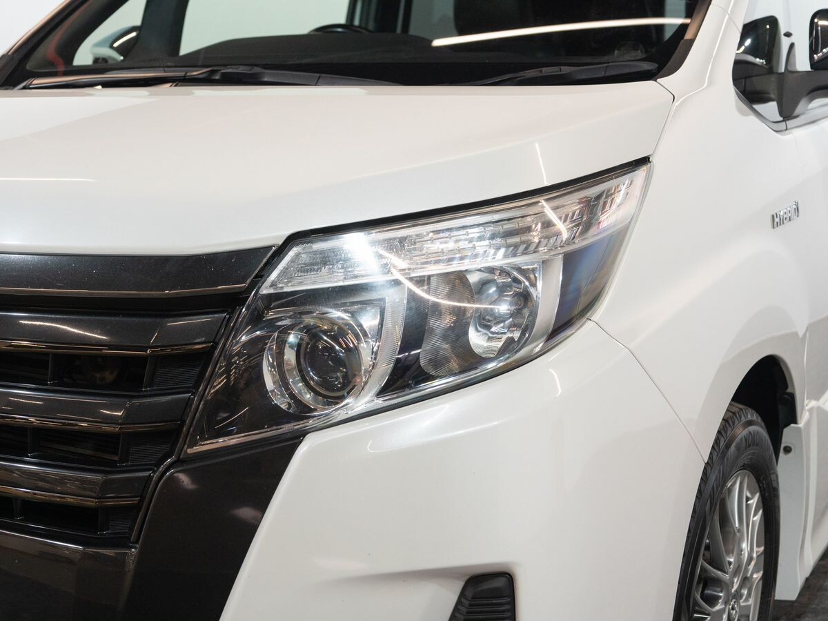 Toyota Noah 2016 - фото автомобиля