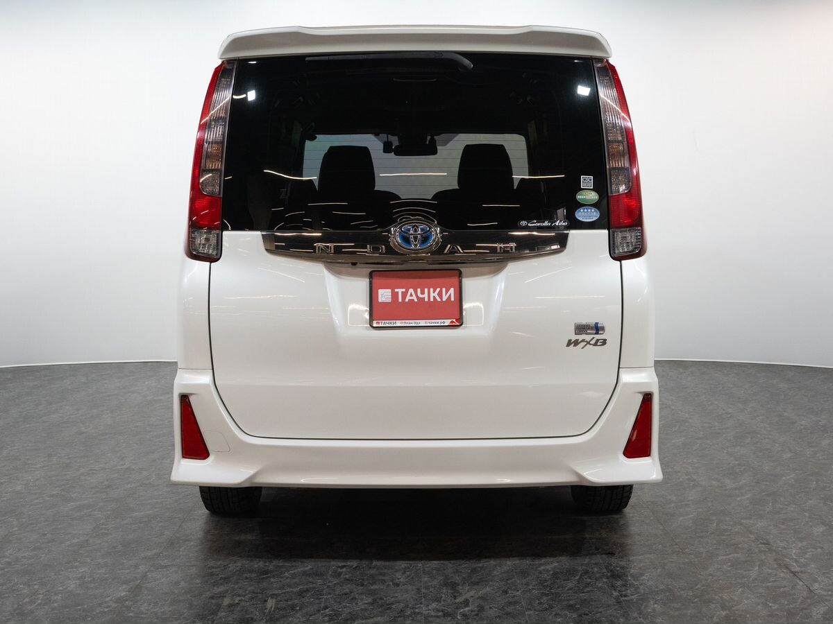 Toyota Noah 2016 - фото автомобиля