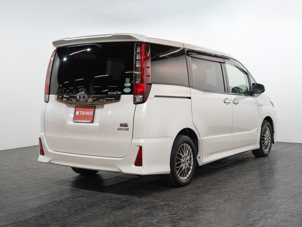 Toyota Noah 2016 - фото автомобиля