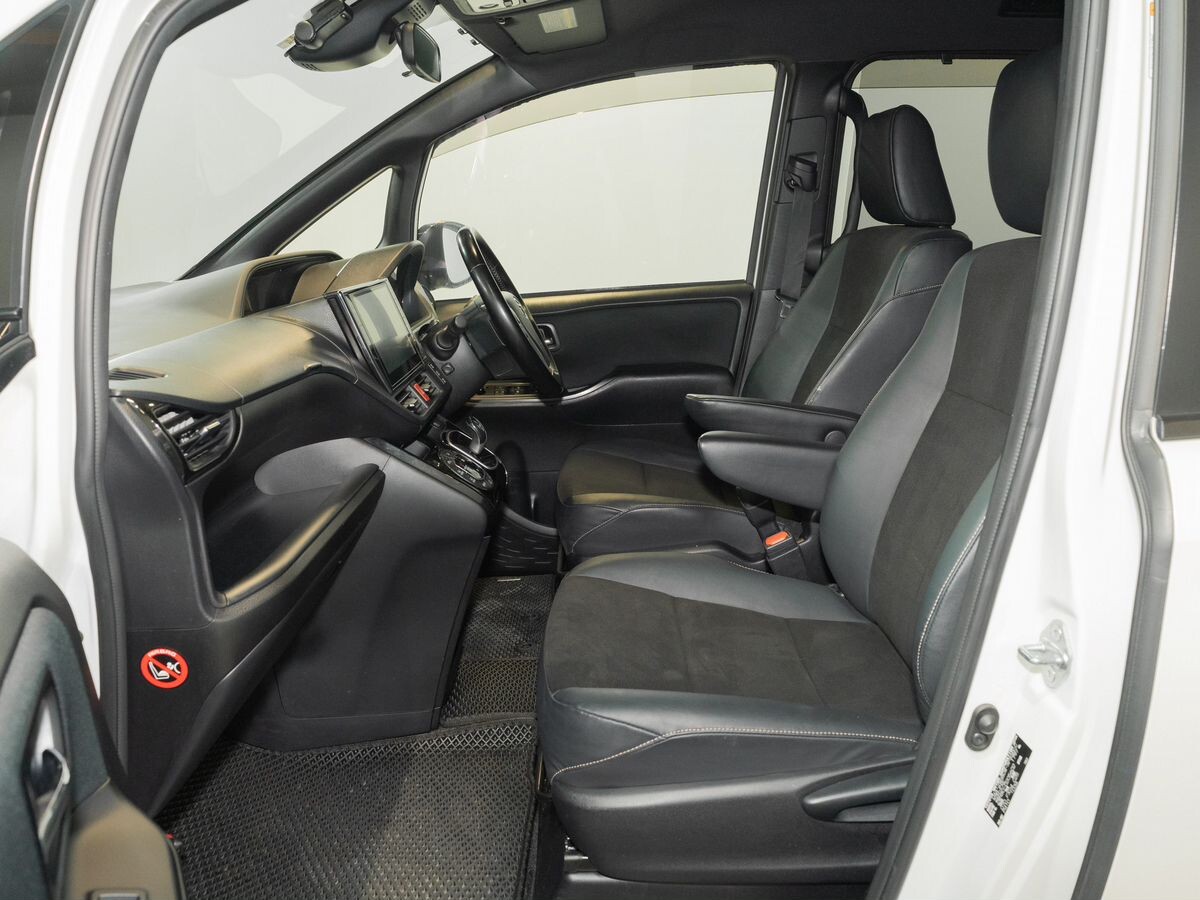 Toyota Noah 2016 - фото автомобиля