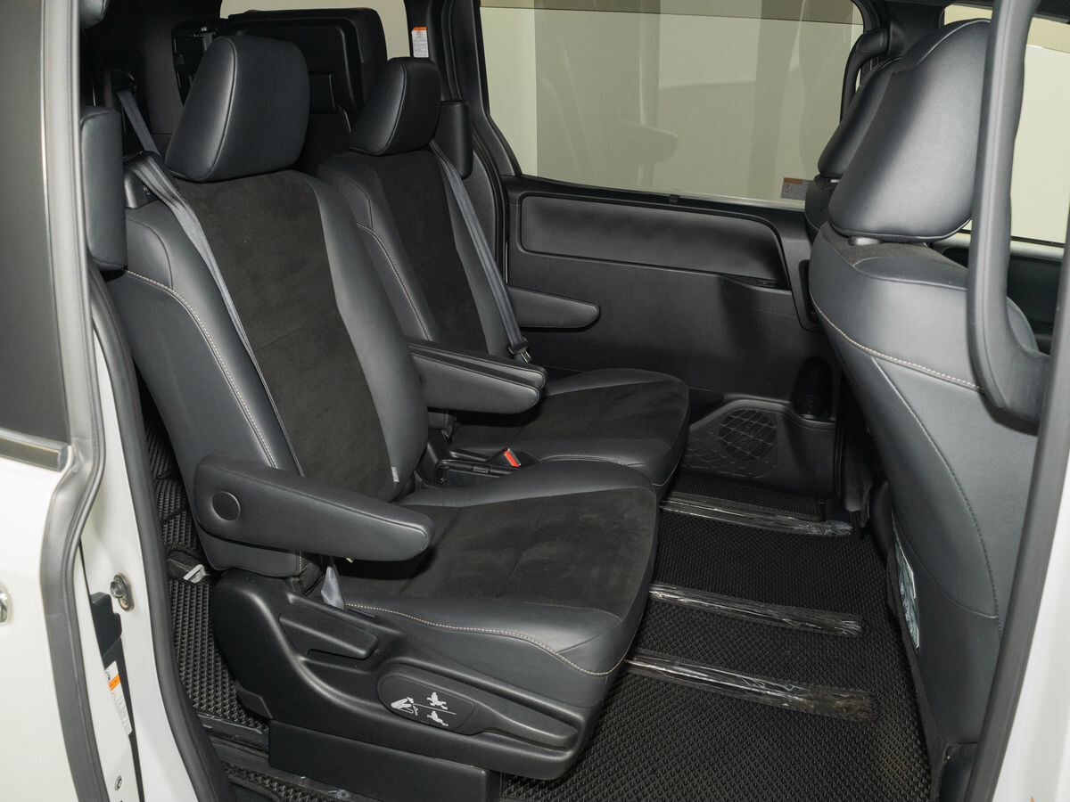 Toyota Noah 2016 - фото автомобиля