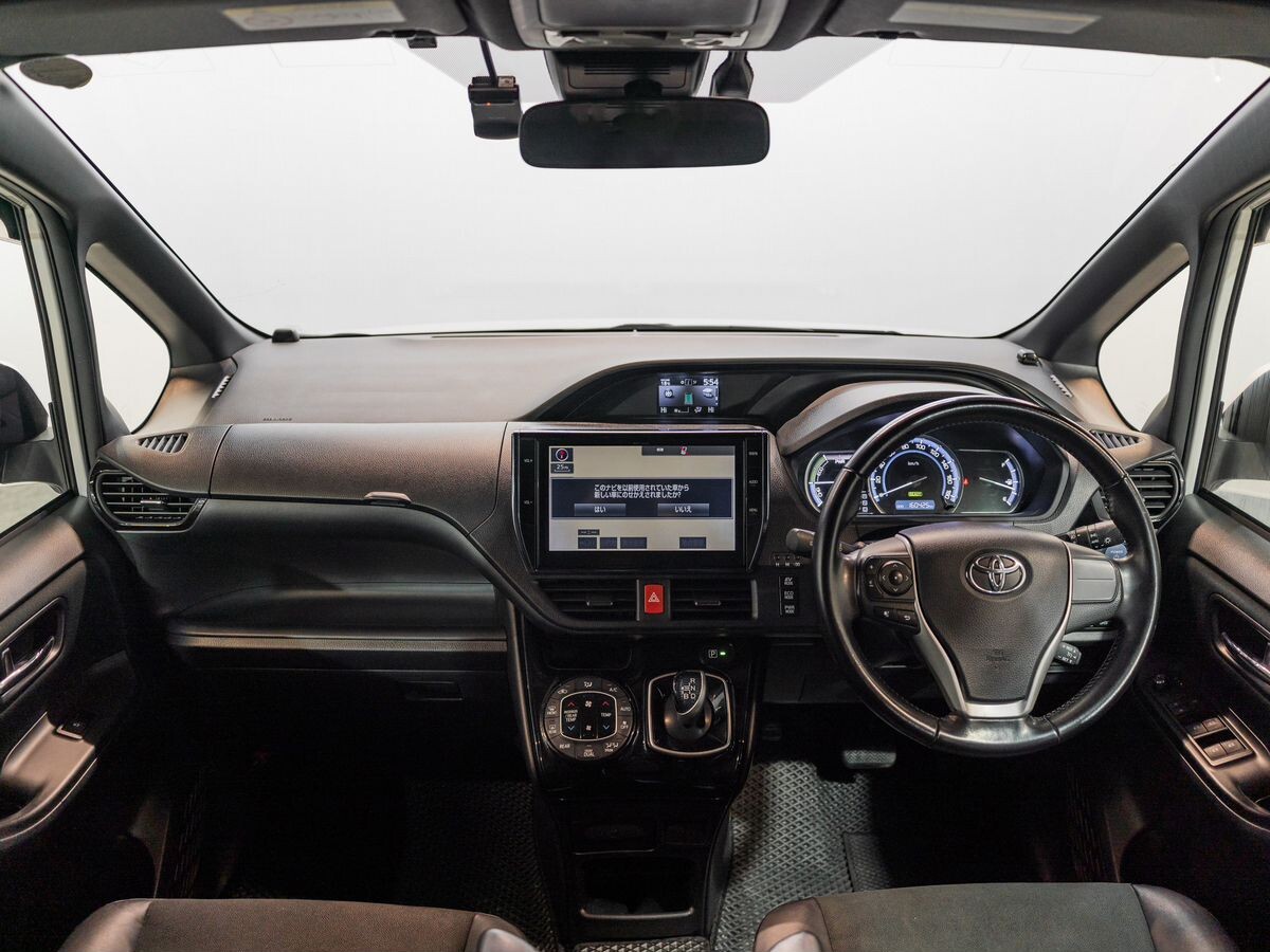 Toyota Noah 2016 - фото автомобиля