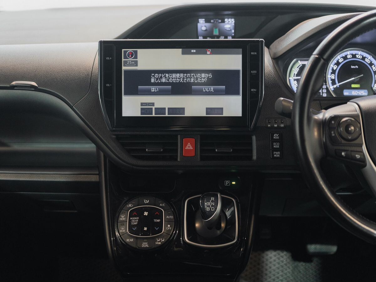 Toyota Noah 2016 - фото автомобиля