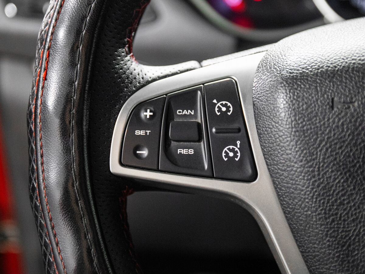 Lada (ВАЗ) Vesta 2019 - фото автомобиля