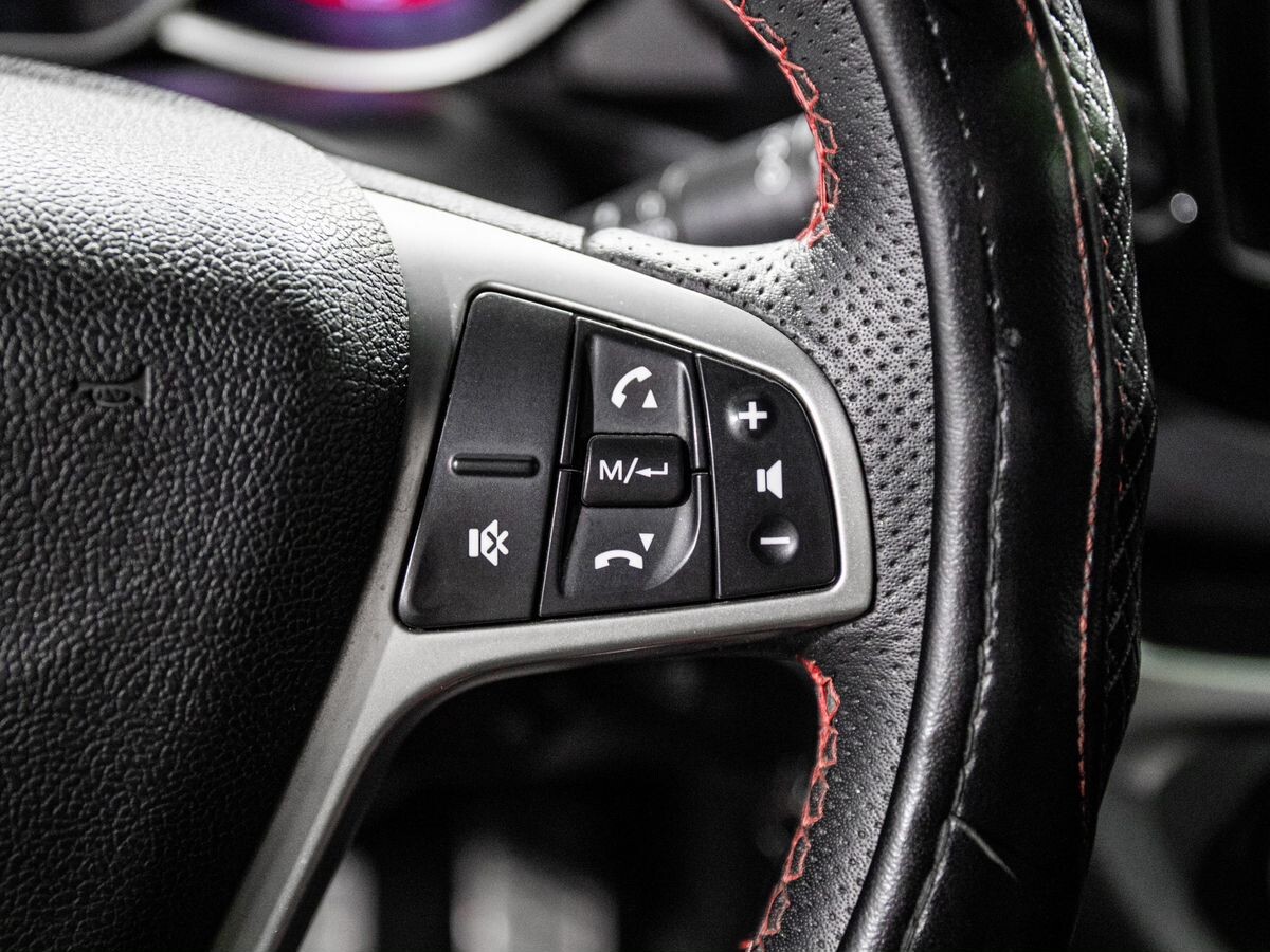 Lada (ВАЗ) Vesta 2019 - фото автомобиля