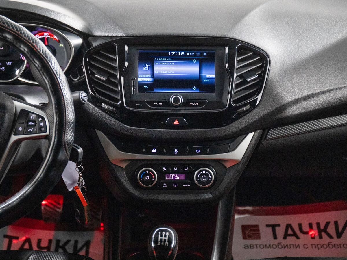 Lada (ВАЗ) Vesta 2019 - фото автомобиля