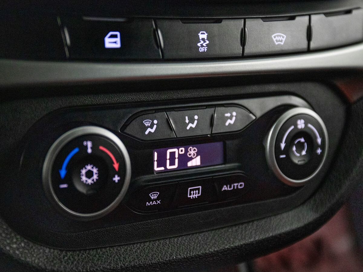 Lada (ВАЗ) Vesta 2019 - фото автомобиля