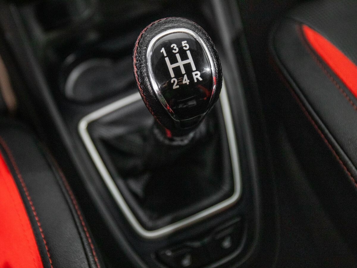 Lada (ВАЗ) Vesta 2019 - фото автомобиля