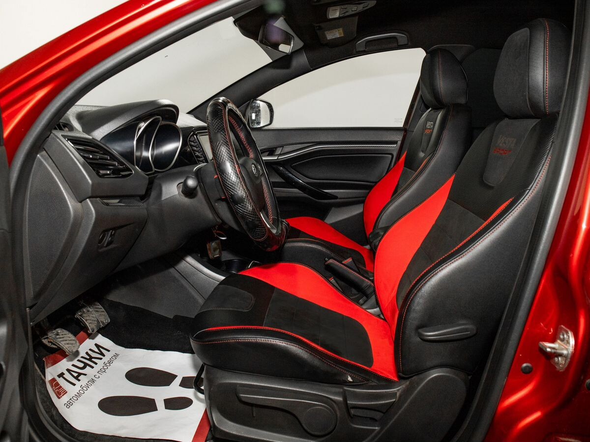 Lada (ВАЗ) Vesta 2019 - фото автомобиля