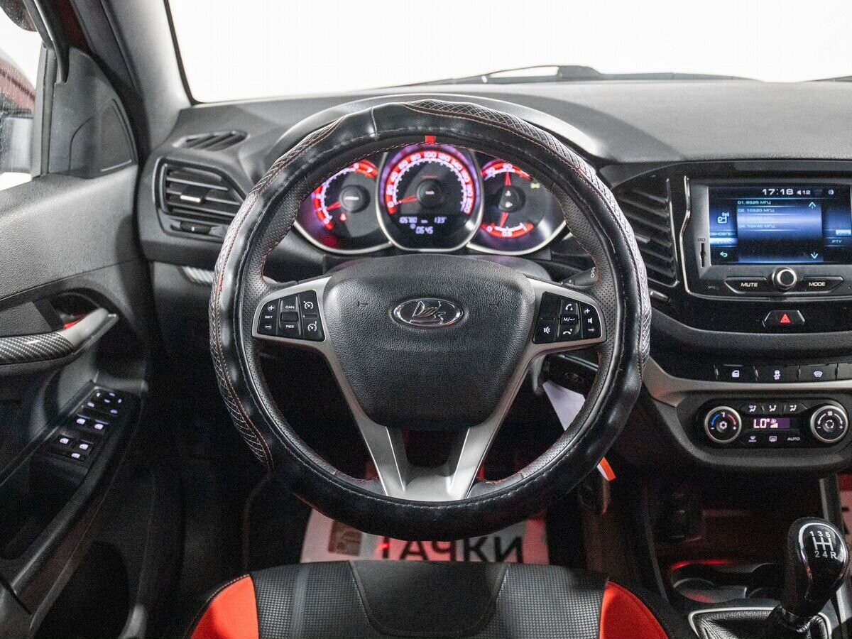 Lada (ВАЗ) Vesta 2019 - фото автомобиля