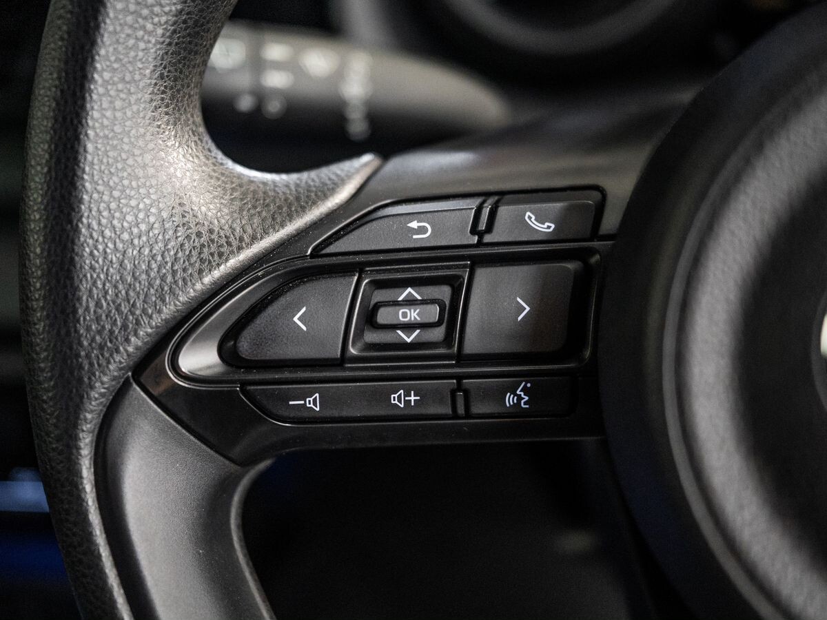 Toyota Yaris 2020 - фото автомобиля