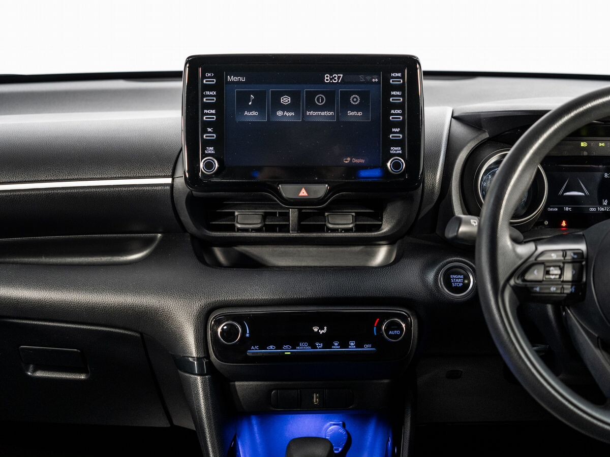 Toyota Yaris 2020 - фото автомобиля