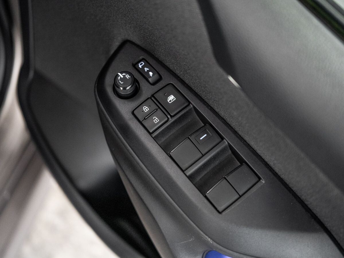 Toyota Yaris 2020 - фото автомобиля