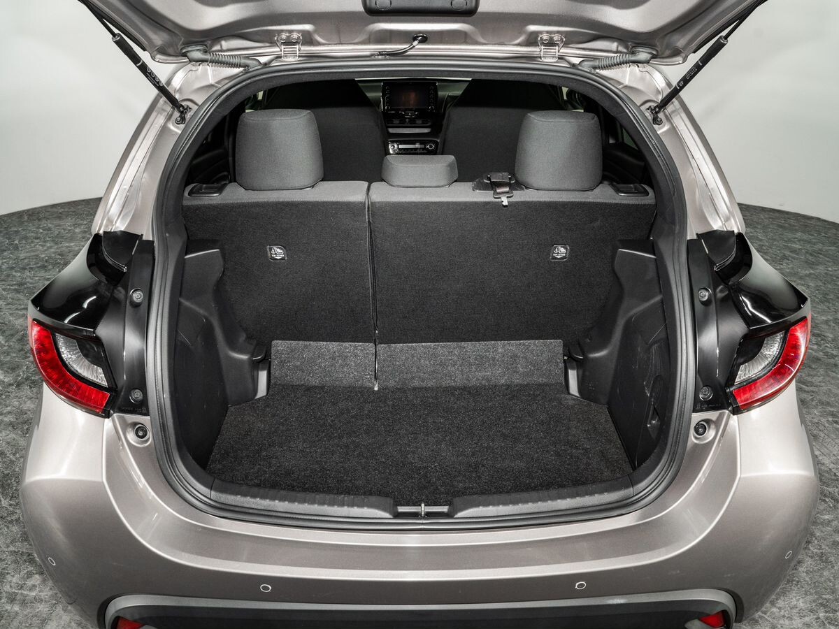 Toyota Yaris 2020 - фото автомобиля