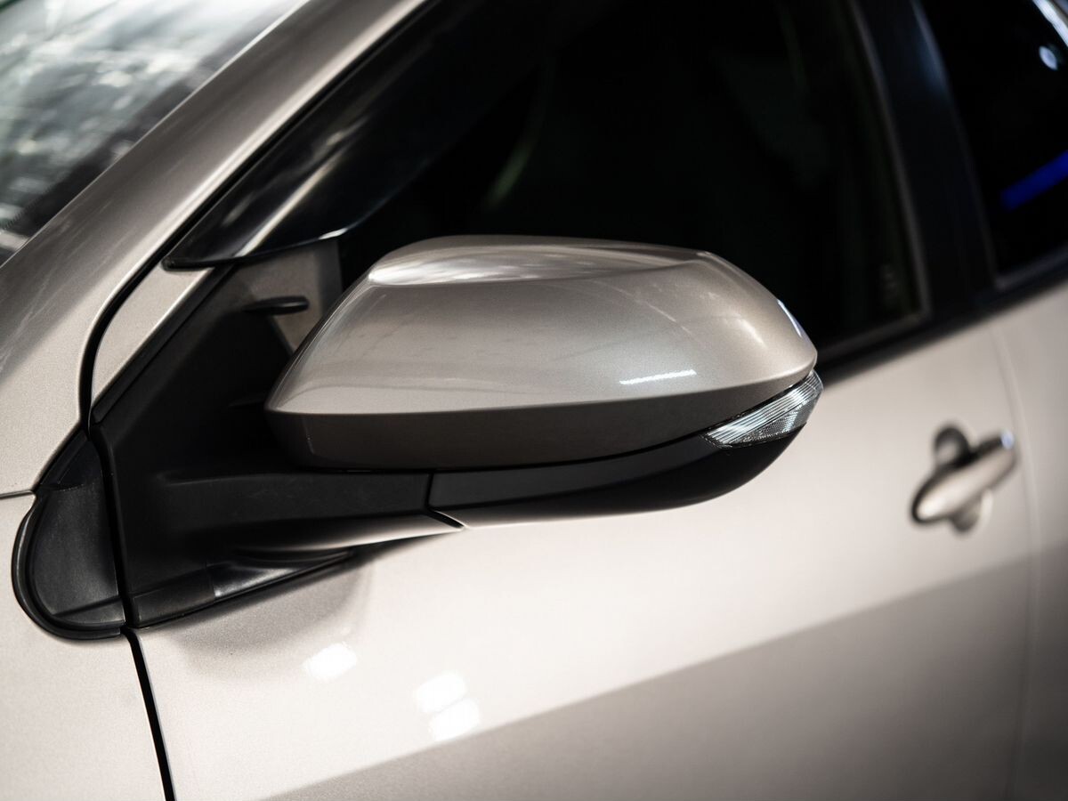 Toyota Yaris 2020 - фото автомобиля