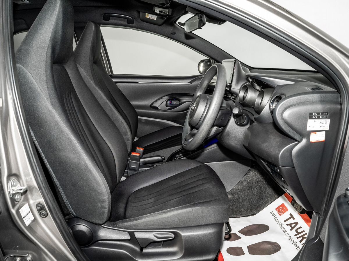 Toyota Yaris 2020 - фото автомобиля