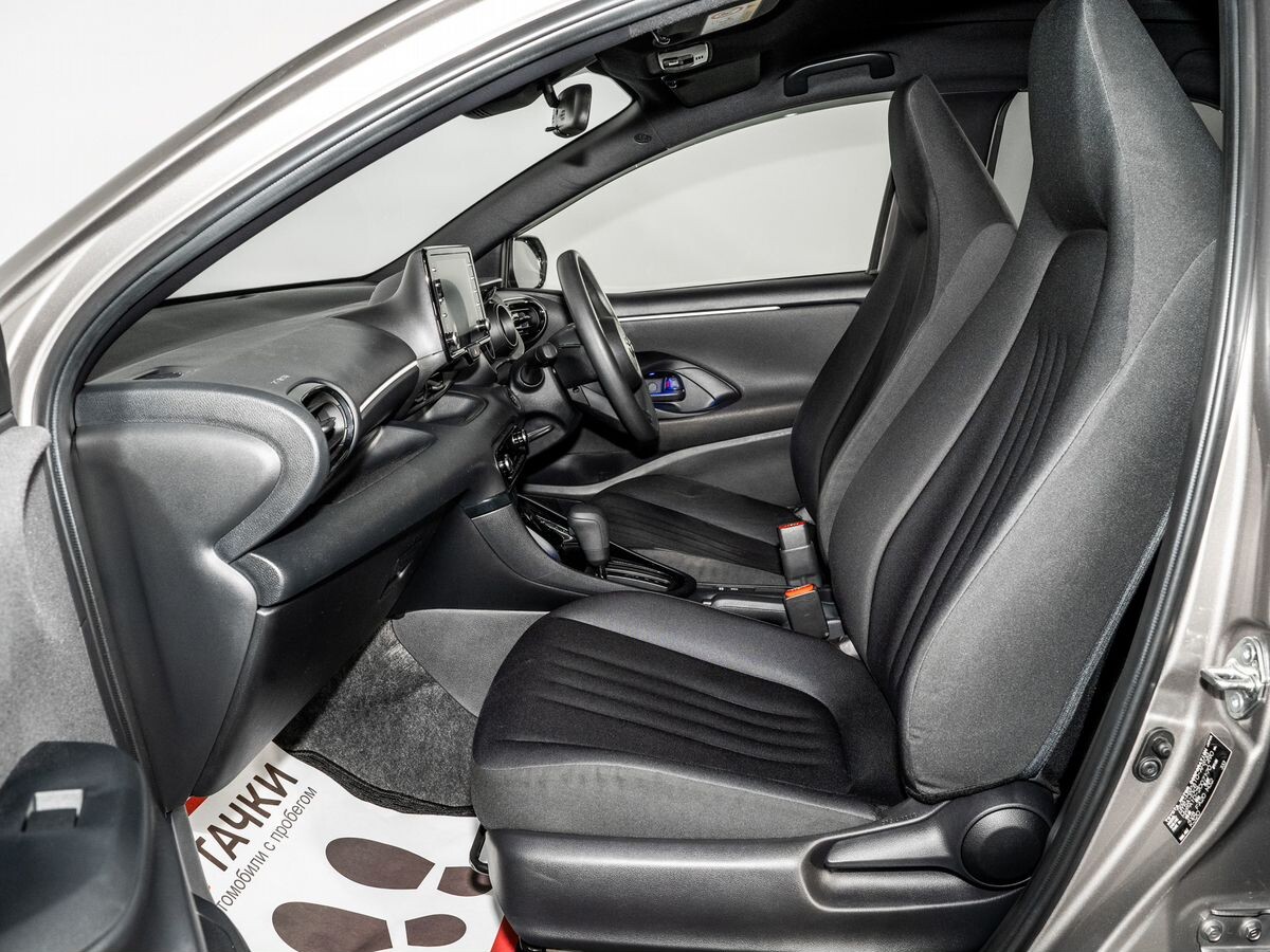 Toyota Yaris 2020 - фото автомобиля