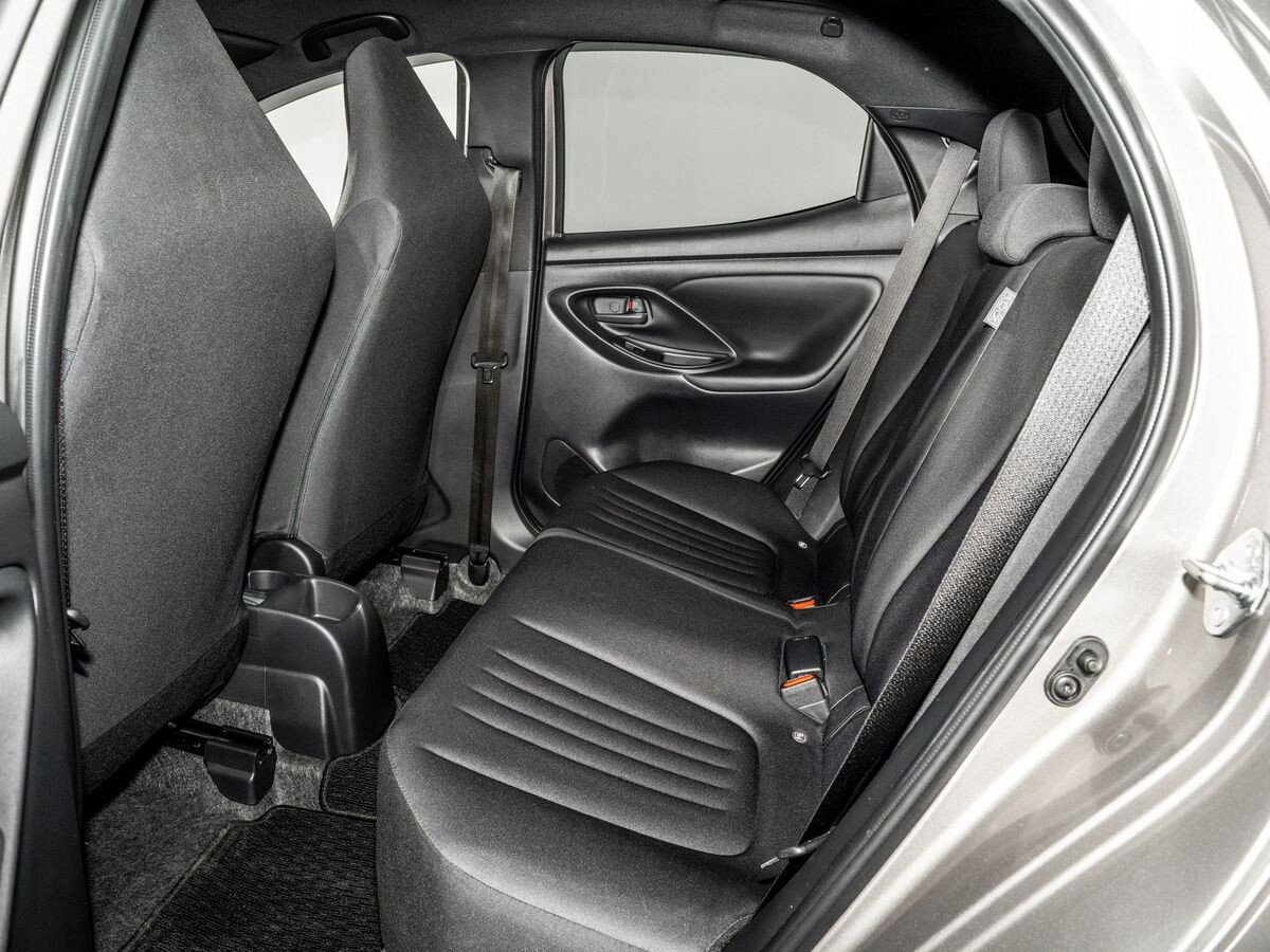 Toyota Yaris 2020 - фото автомобиля