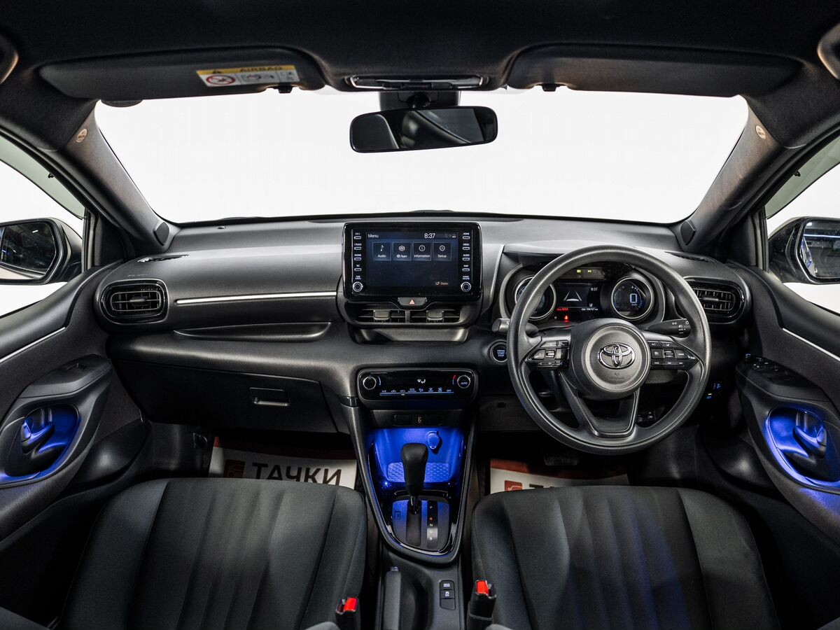 Toyota Yaris 2020 - фото автомобиля