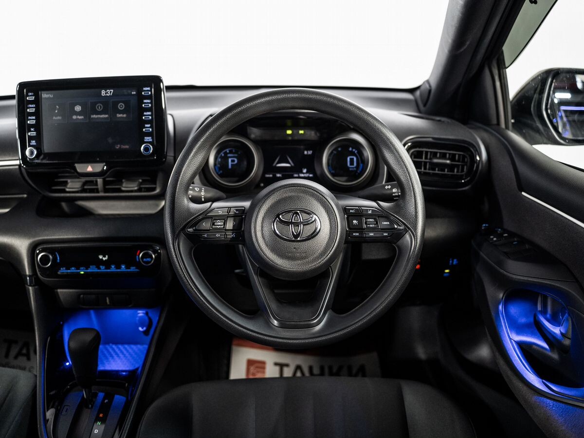 Toyota Yaris 2020 - фото автомобиля