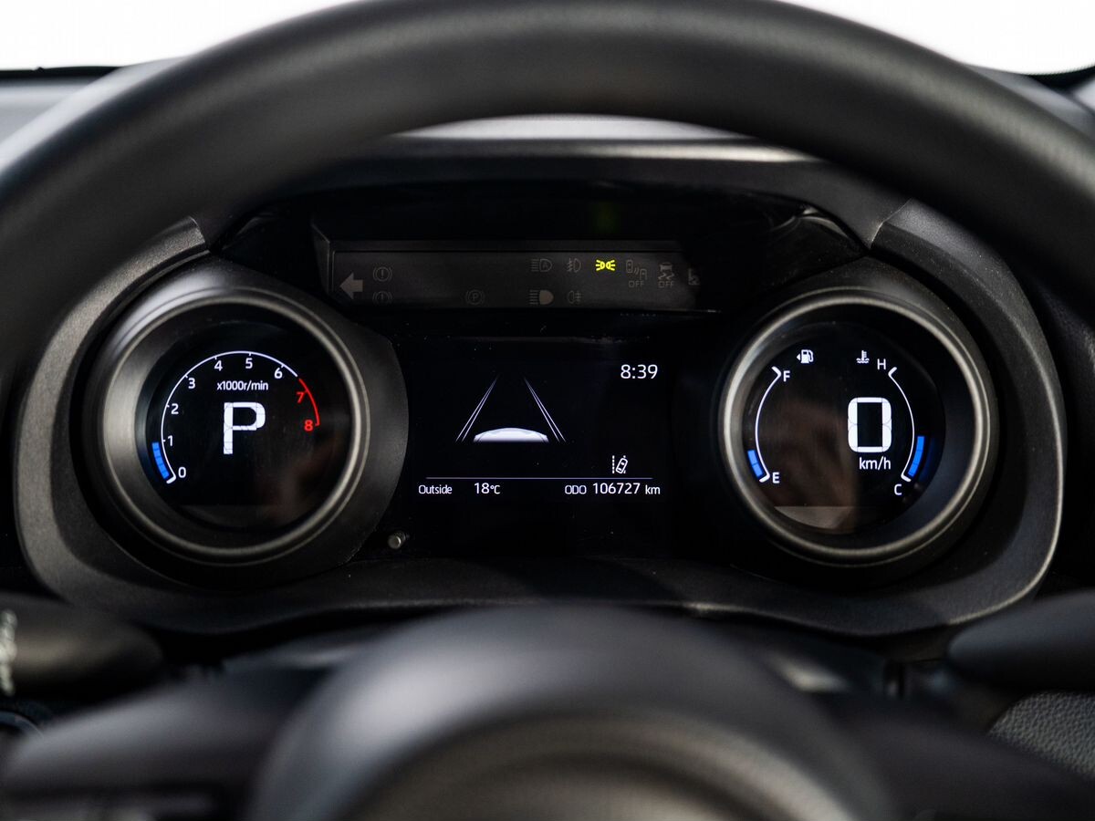 Toyota Yaris 2020 - фото автомобиля