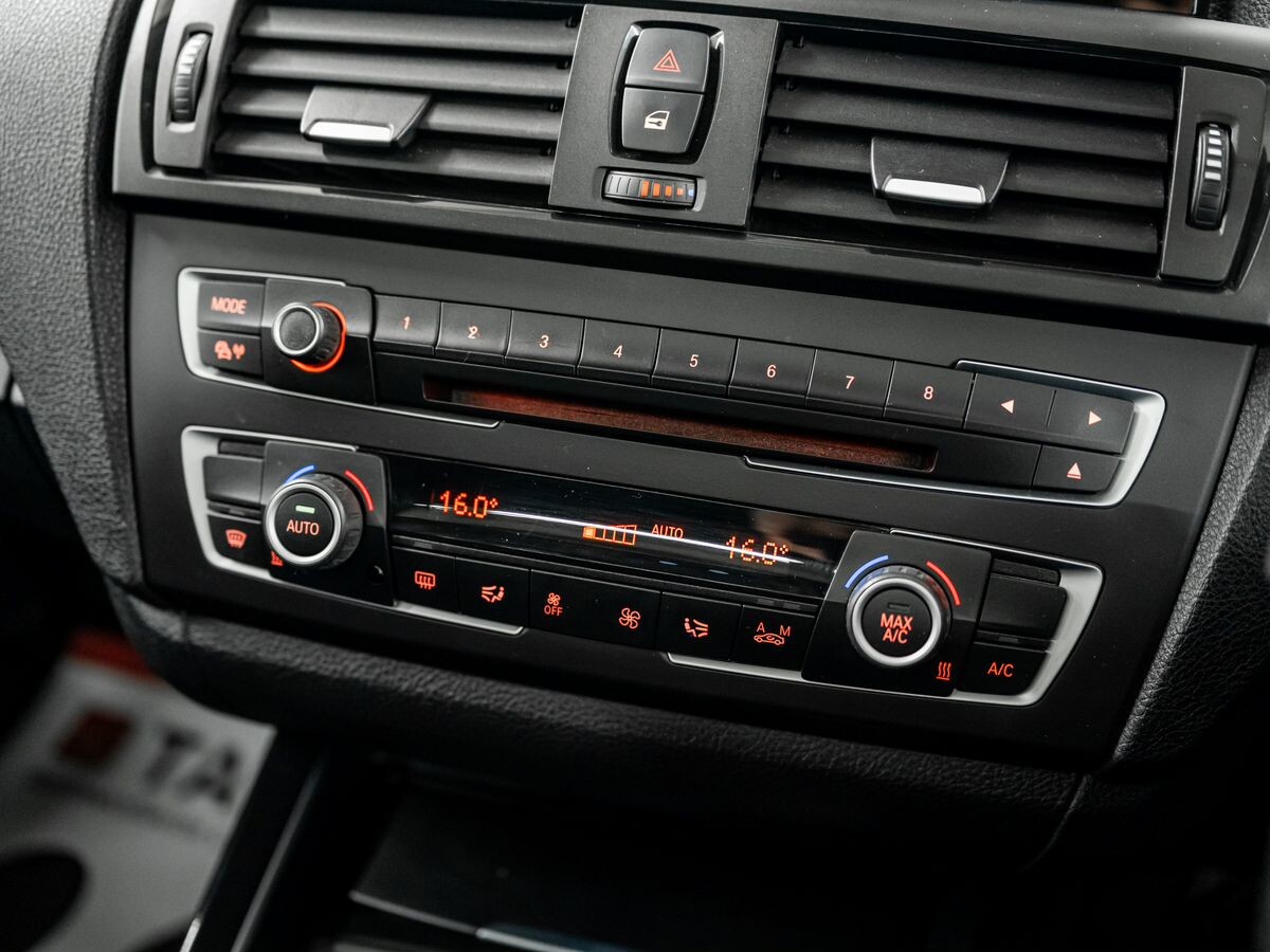 BMW 1 серии 2012 - фото автомобиля