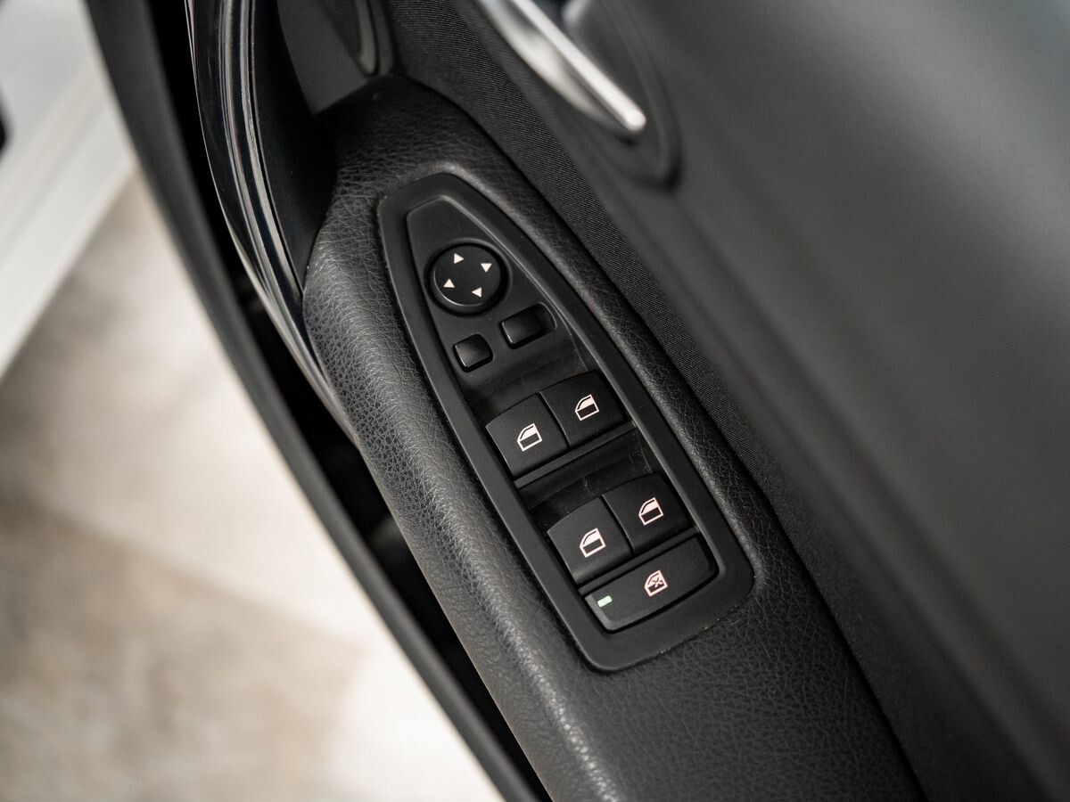 BMW 1 серии 2012 - фото автомобиля