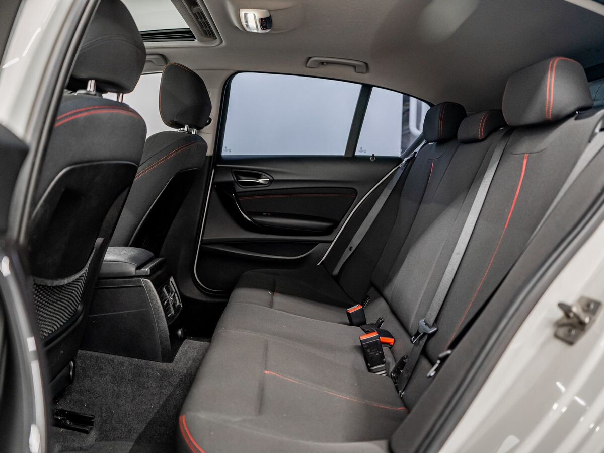 BMW 1 серии 2012 - фото автомобиля