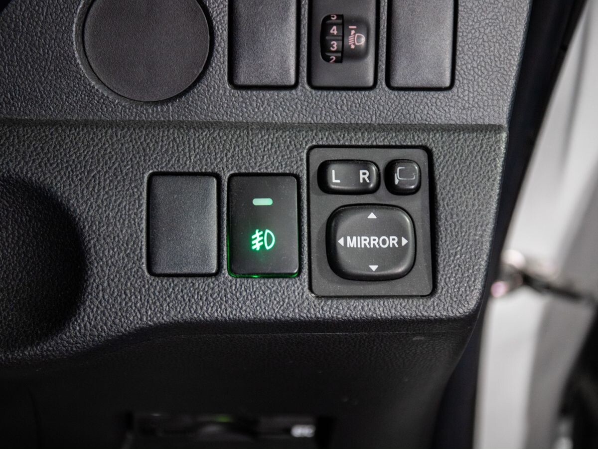 Toyota Ractis 2012 - фото автомобиля