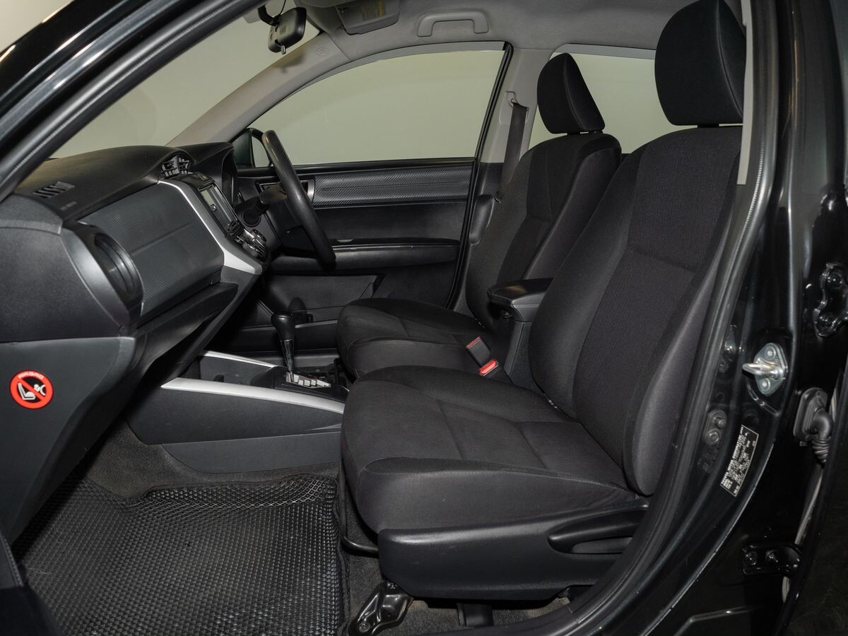 Toyota Corolla 2014 - фото автомобиля