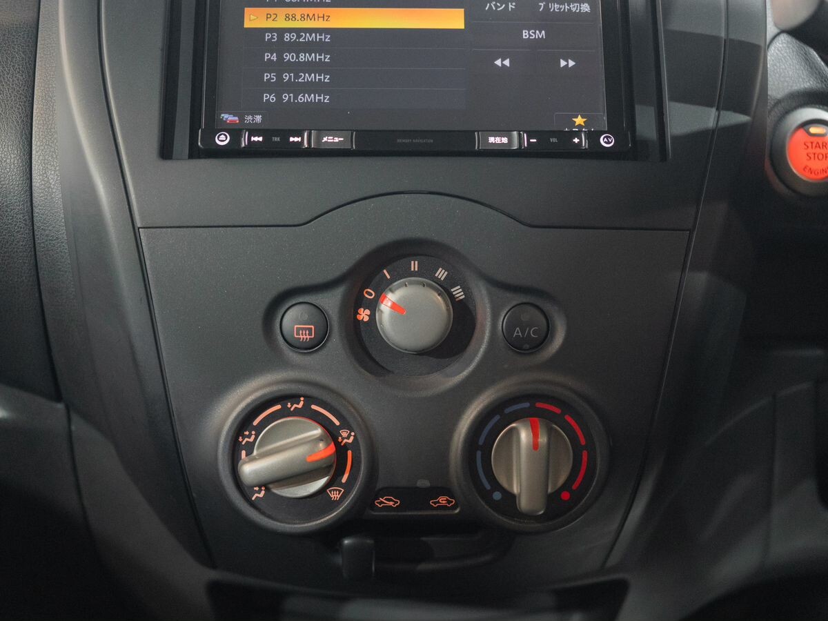 Nissan Note 2018 - фото автомобиля